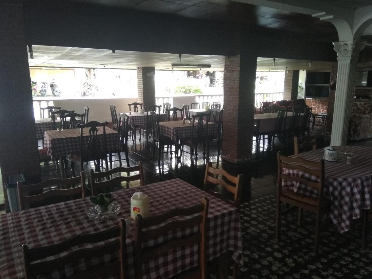 Bernard Guest House & Resto Redpartner Ambarita Екстериор снимка