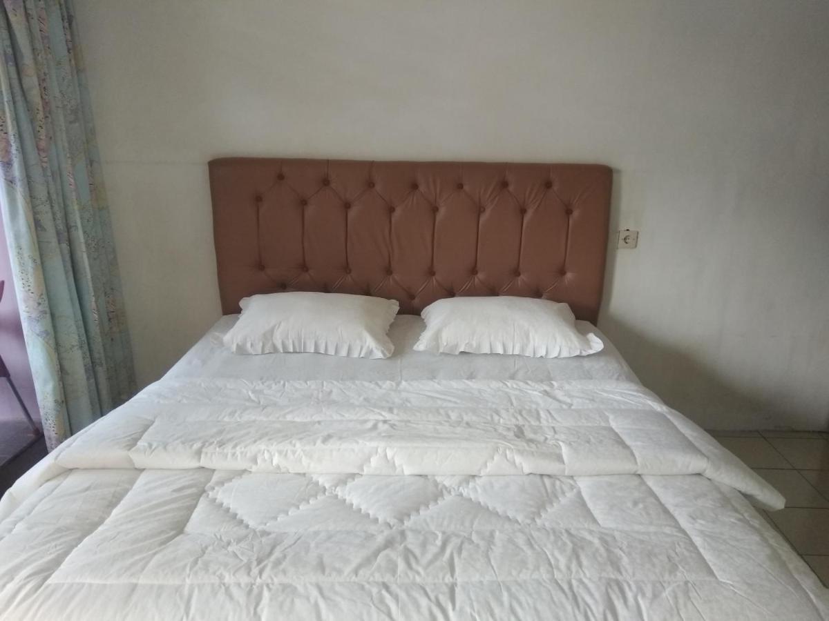 Bernard Guest House & Resto Redpartner Ambarita Екстериор снимка