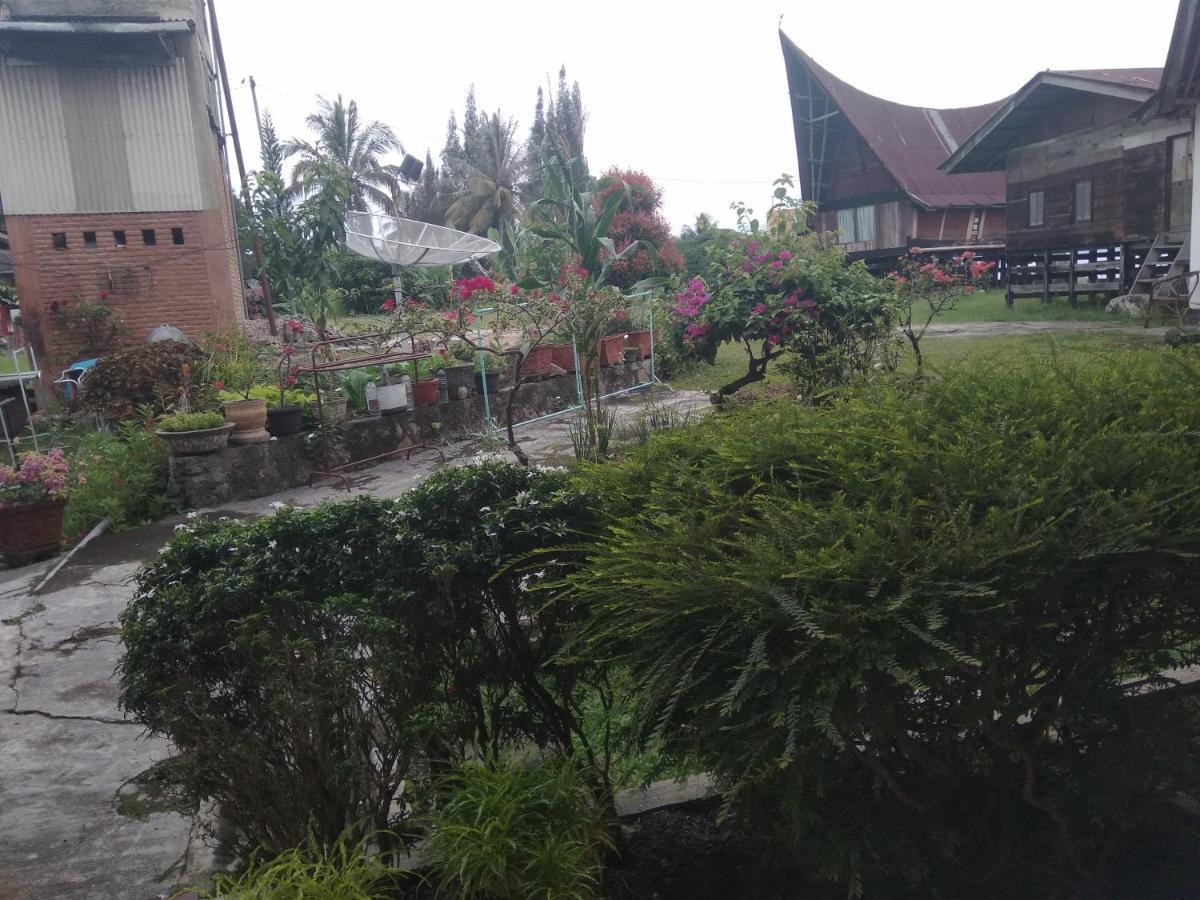 Bernard Guest House & Resto Redpartner Ambarita Екстериор снимка