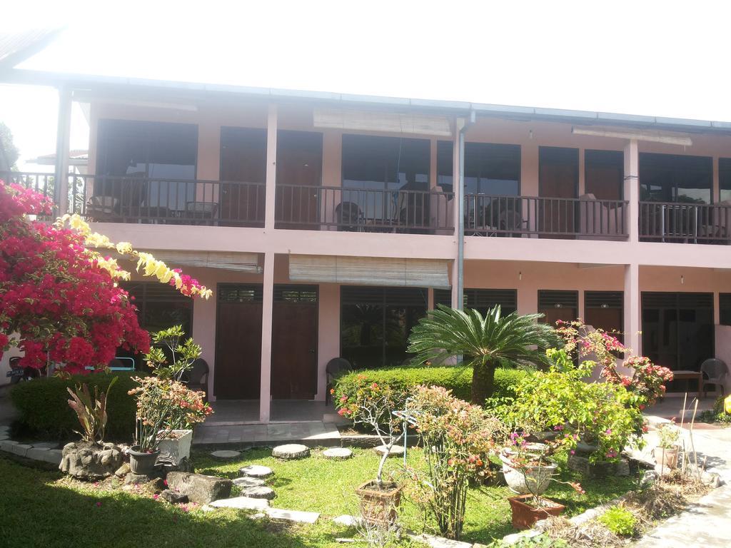 Bernard Guest House & Resto Redpartner Ambarita Екстериор снимка
