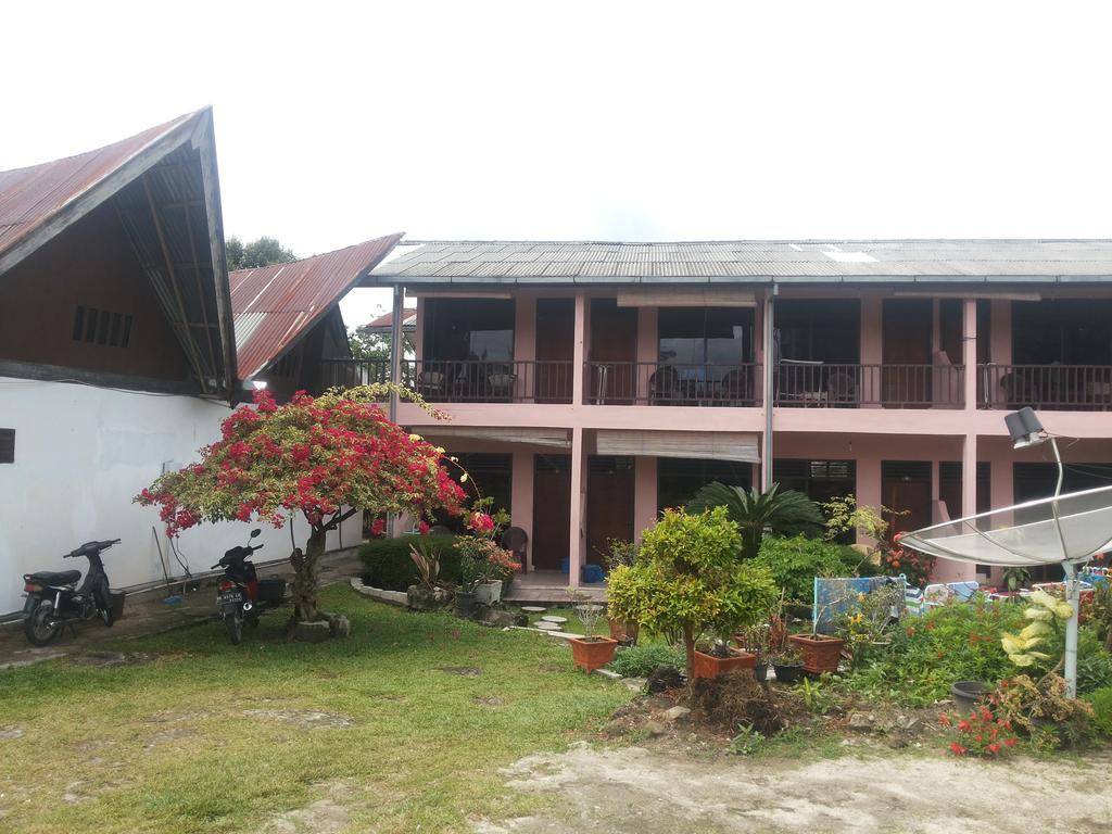 Bernard Guest House & Resto Redpartner Ambarita Екстериор снимка